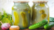 Jednoduché recepty na nakládané silné okurky na zimu ve sklenicích