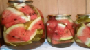 Nejlepší recepty na okamžité vaření slaných melounů na zimu, se sterilizací i bez ní