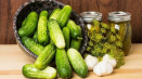 Krok za krokem recept na nakládané okurky pro zimní nostalgii