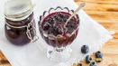 Top 2 recepty na výrobu borůvek s medem bez vaření na zimu