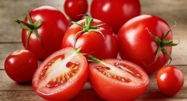 10 Nejlepších receptů na vaření nakládaných sladkých rajčat na zimu