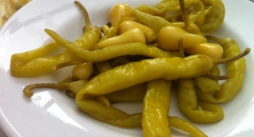 10 Lahodných receptů na marinované feferonky v arménštině na zimu, vlastnosti přípravy a skladování