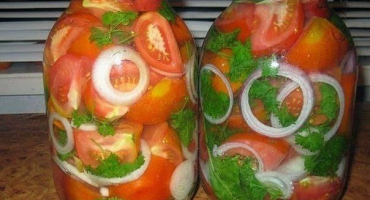 11 Nejlepších receptů na nakládaná rajčata s cibulí na zimu