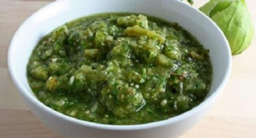 11 Nejlepších receptů na vaření zelených rajčat na zimu v adjice