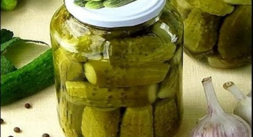 5 Nejlepších receptů na marinovanou okurku bez přidaného cukru
