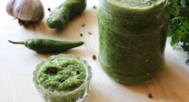 6 Nejlepších receptů na adzhika ze zelených rajčat lahodné na zimu