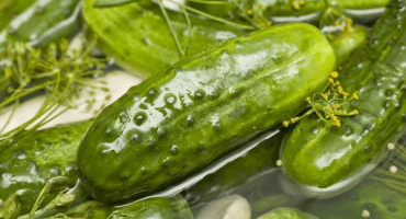 6 Způsobů, jak rychle a snadno nakládat okurky doma