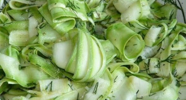 6 Lahodných receptů na marinované cuketové nudličky na zimu