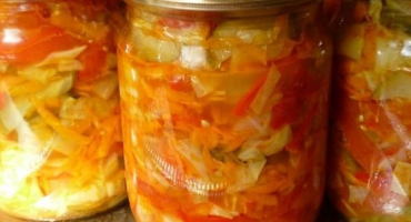 8 Nejlepších receptů na nakládanou cuketu se zelím na zimu