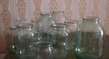 9 Nejlepších receptů na konzervované okurky a cibuli na zimu