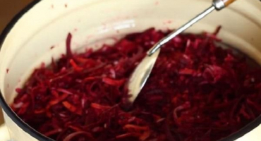 9 Nejlepších receptů na sklizeň červené řepy na boršč na zimu doma