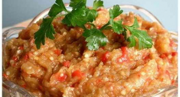 Rychlý salát s pečeným lilkem - zdravé chutné jídlo