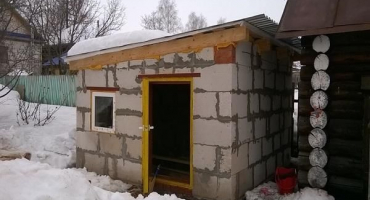 Pokyny krok za krokem pro stavbu kurníku z pěnových bloků vlastními rukama