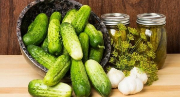 Krok za krokem recept na nakládané okurky pro zimní nostalgii
