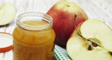 Krok za krokem recept na výrobu jablek šťouchaných s cukrem na zimu