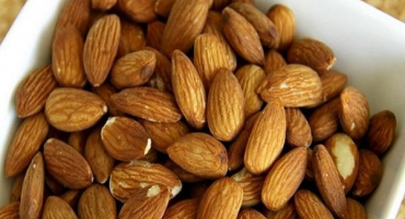 Pravidla a doby skladování mandlí doma