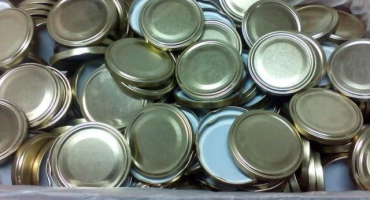 Pravidla pro sterilizaci plechovek nad párou konvice při zavařování