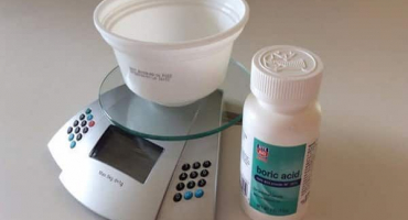 Použití kyseliny borité pro postřik a krmení okurek