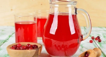 Jednoduchý recept na výrobu brusinkové šťávy na zimu