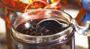 Jednoduchý recept na výrobu vypeckovaného švestkového želé na zimu