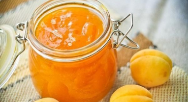 Recept na přípravu meruňkového džemu s pomeranči na zimu