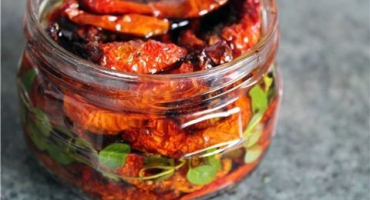 Recept na sušená rajčata v mikrovlnce na zimu doma