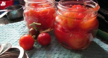 Recepty na rychlé solení loupaných rajčat na zimu
