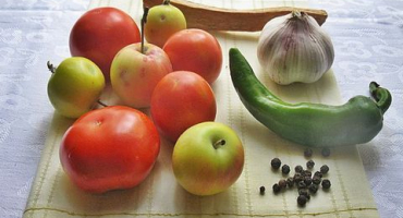 Recepty na zavařování rajčat s jablky na zimu si budete olizovat prsty