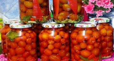 Recepty na nakládání rajčat s hořčičnými semínky na zimu