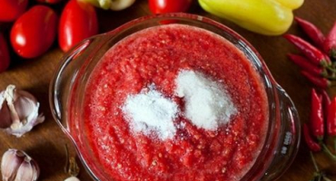 Recepty na výrobu adjika s aspirinem na zimu