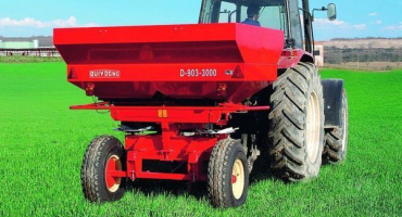 Ruční, tažená, nesená a jiná rozmetadla minerálních a organických hnojiv