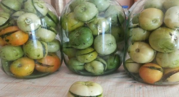 Nejchutnější recepty z gruzínských rajčat na zimní instantní