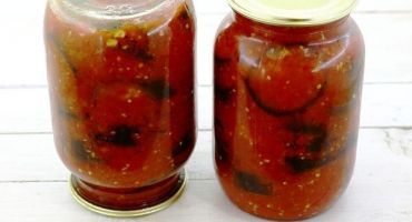 Top 10 nejlepších receptů na lilek v rajčatech na zimu, se sterilizací a bez ní