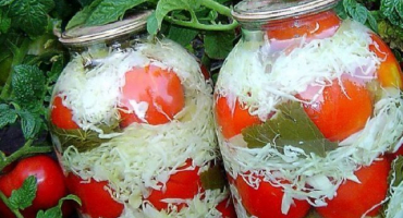 Top 10 receptů na konzervovaná rajčata se zelím ve sklenicích na zimu