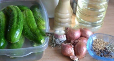 Top 10 receptů na nakládané okurky s hořčičnými semínky na zimu, se sterilizací i bez ní