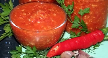 Top 10 chutných receptů krok za krokem na výrobu česnekového gorloderu na zimu pro dlouhodobé skladování