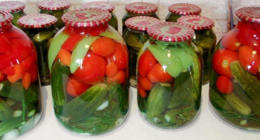 Top 3 recepty na rozmanitá rajčata a okurky s kyselinou citronovou na zimu