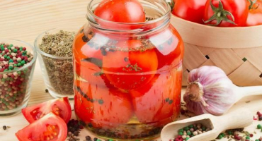 Top 3 recepty na nakládání rajčat s petrželkou na zimu