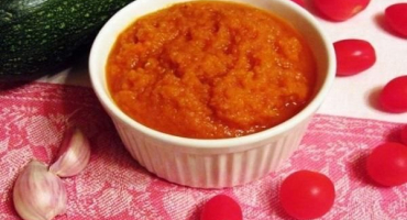 Top 7 nejlepších receptů na squashový kaviár s rajčatovou pastou na zimu