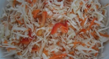 Top 9 rychlých receptů na výrobu nakládaného zelí s paprikou na zimu